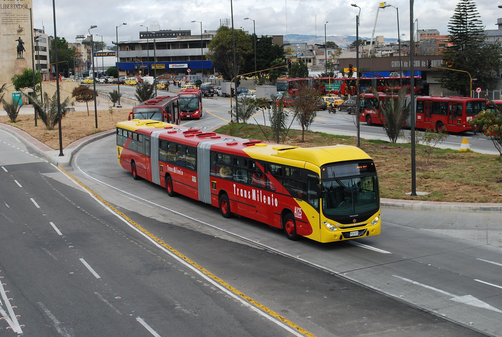 Colombia bate récord: autos eléctricos e híbridos ya son 4 de cada 10 vehículos nuevos