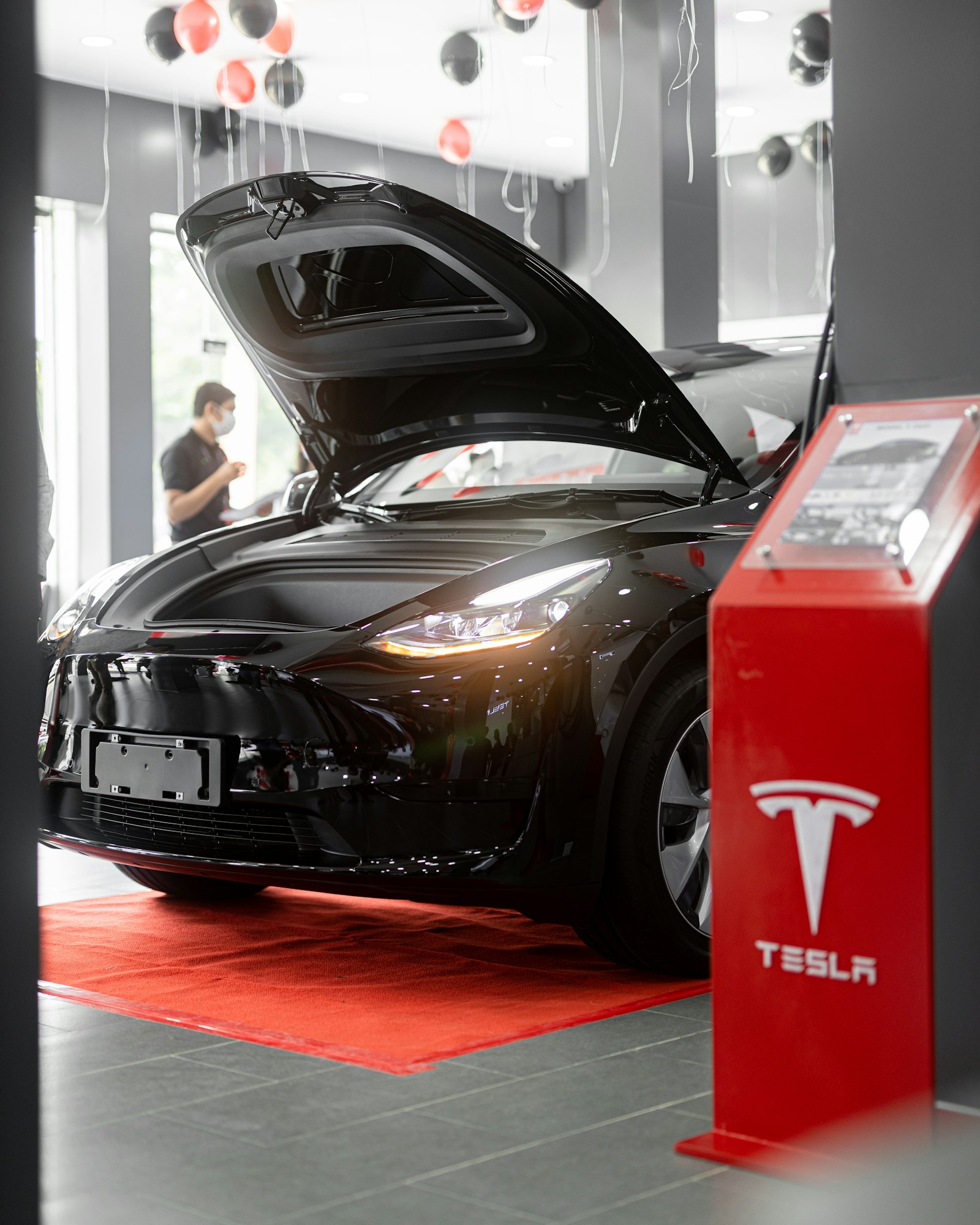 Autos eléctricos en Uruguay: Tesla llega y BYD baja precios hasta US$5.000, mientras Perú observa desde atrás