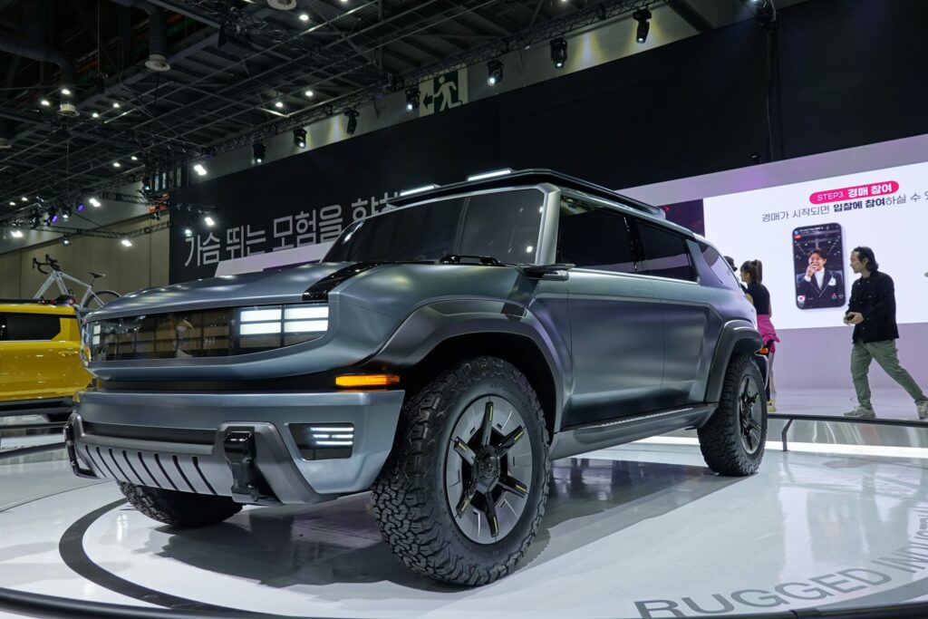 SUV eléctrico en exhibición, ilustrativo del lanzamiento del Suzuki e-Vitara en Perú