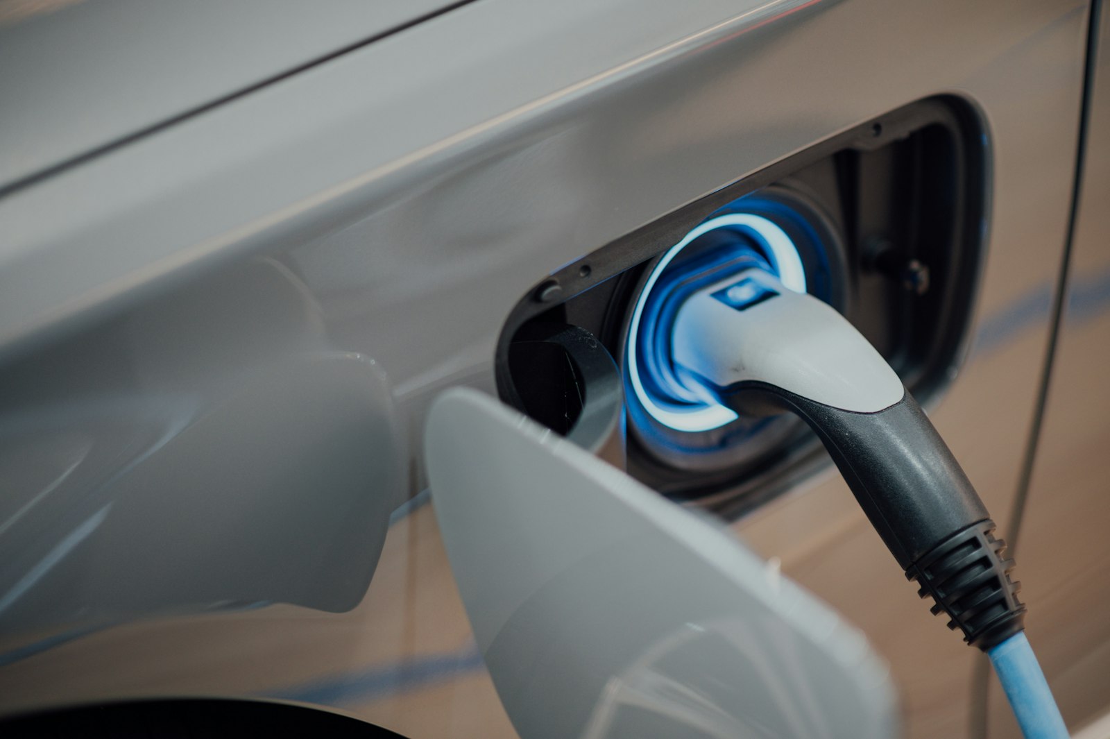 Brasil está a un paso del millón de autos eléctricos: la brecha frente a Perú