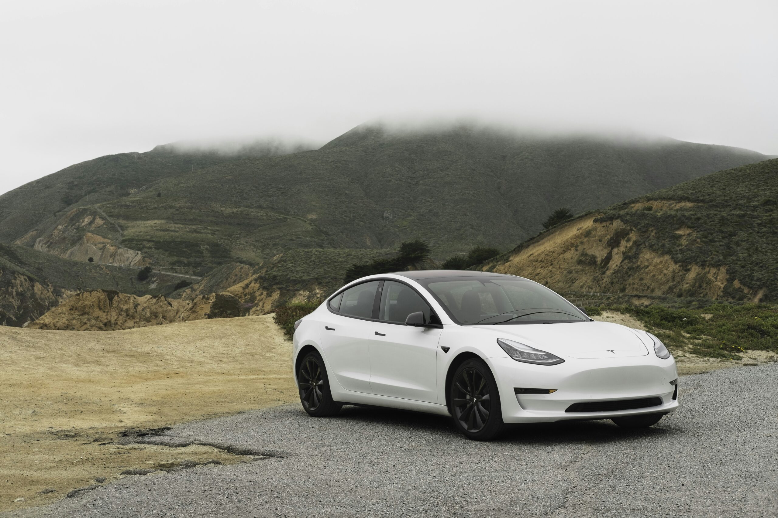 Tesla ya está en Chile, Colombia y Uruguay: ¿por qué el auto eléctrico de la marca no llega a Perú?